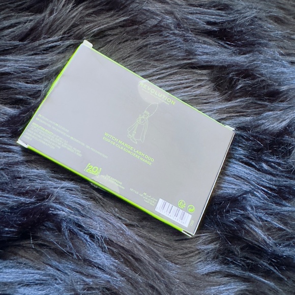 EYELASHES - Picture 2 of 4